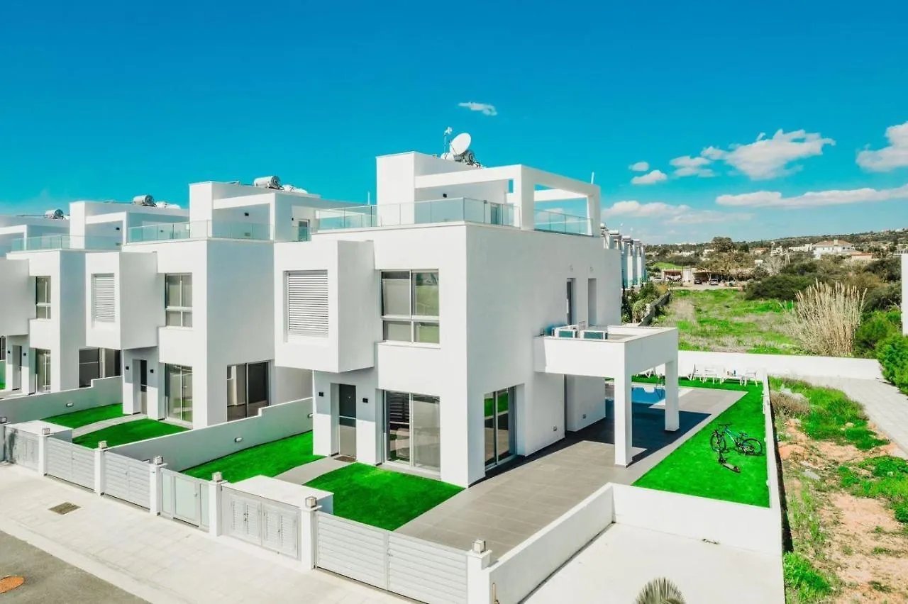 Stunning 3 Bedroom Villa Close To Nissi Beach!アヤナパ 0*,  キプロス