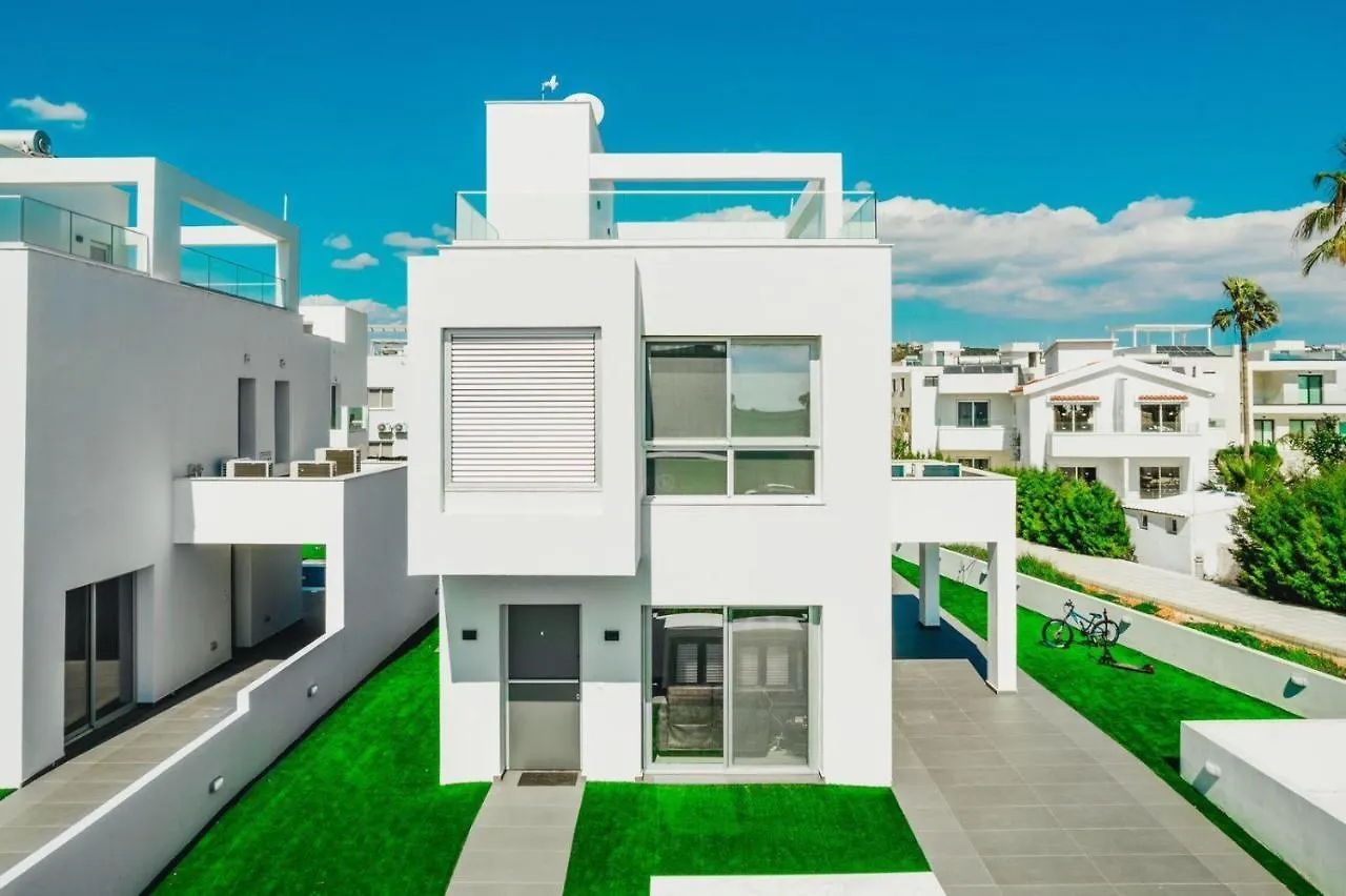 Stunning 3 Bedroom Villa Close To Nissi Beach!アヤナパ