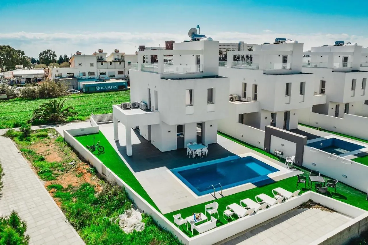 Stunning 3 Bedroom Villa Close To Nissi Beach!アヤナパ キプロス